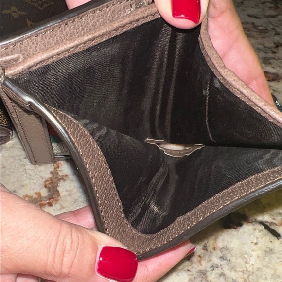 Gucci Beige and Brown Wallet with Green-Red Stripe - Picture 7 of 7